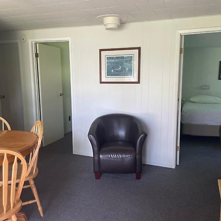 Colonial Bay Motel&Cottages Huntsville Esterno foto
