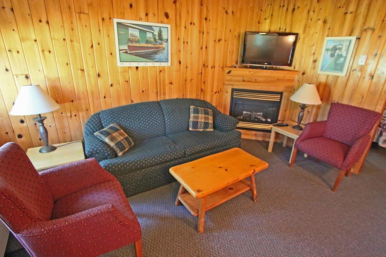 Colonial Bay Motel&Cottages Huntsville Esterno foto