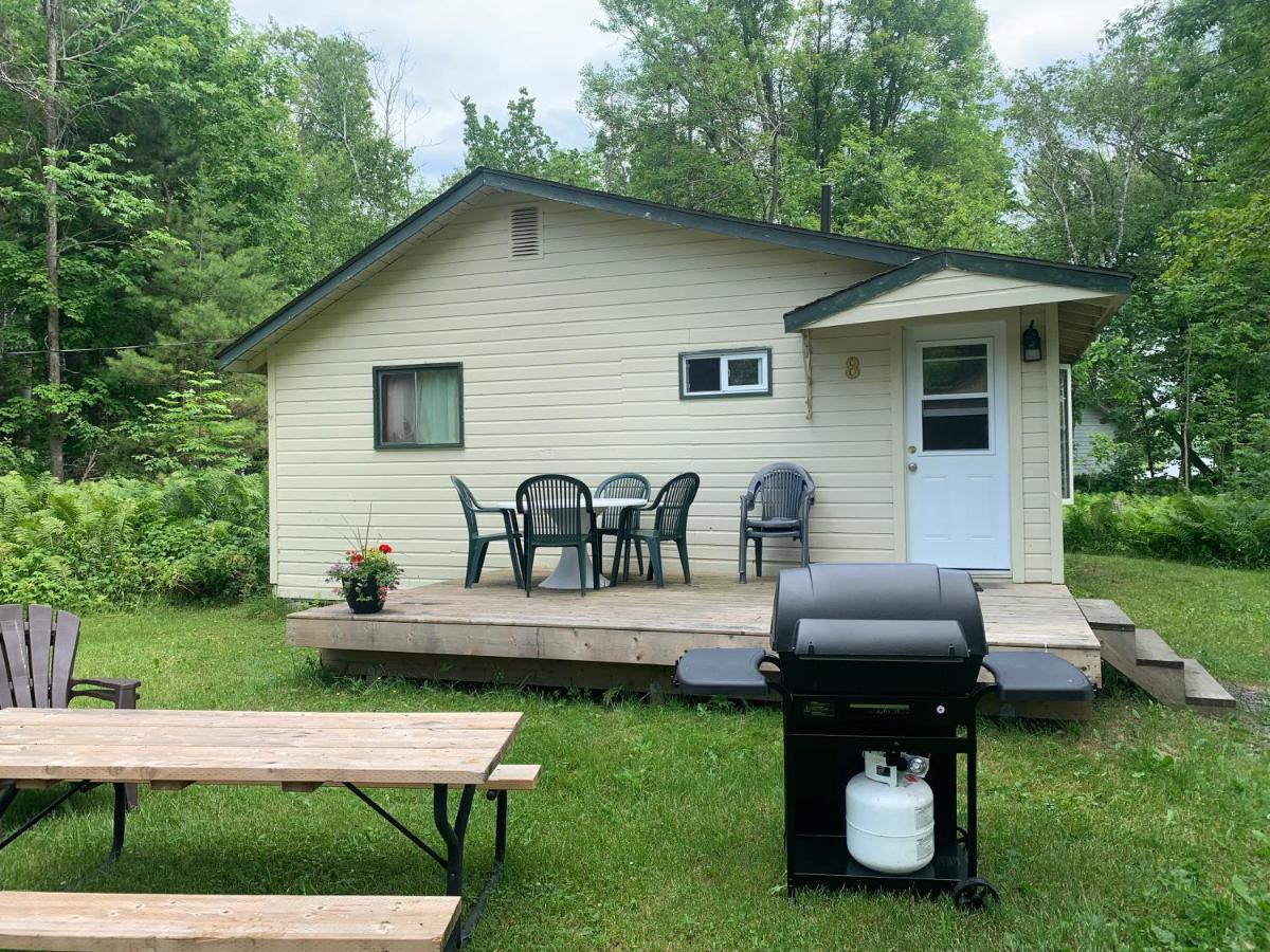 Colonial Bay Motel&Cottages Huntsville Esterno foto