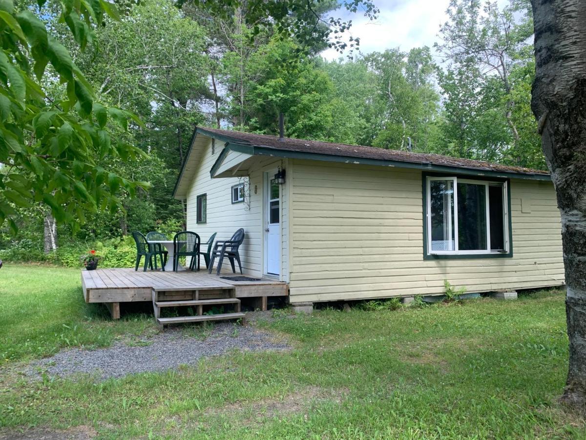 Colonial Bay Motel&Cottages Huntsville Esterno foto