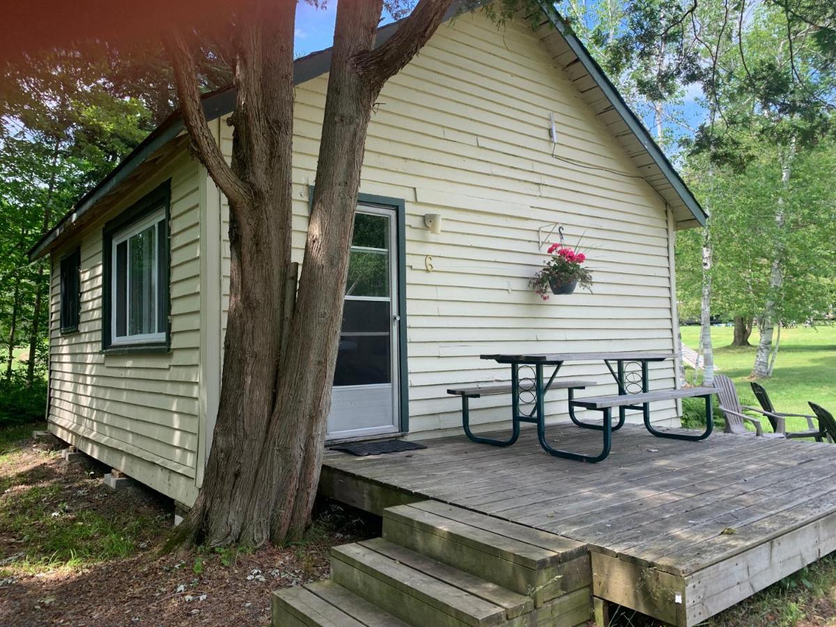 Colonial Bay Motel&Cottages Huntsville Esterno foto