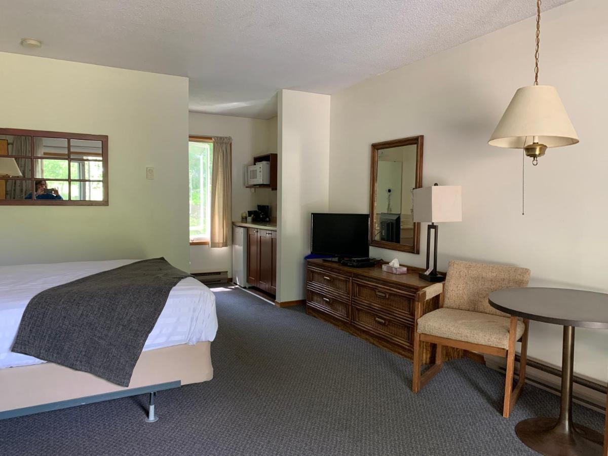 Colonial Bay Motel&Cottages Huntsville Esterno foto