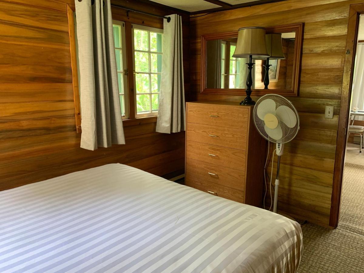 Colonial Bay Motel&Cottages Huntsville Esterno foto
