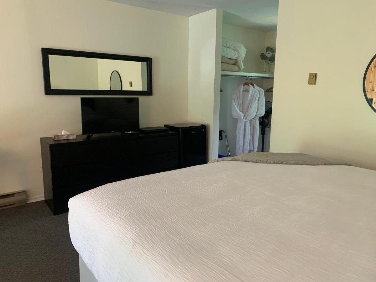 Colonial Bay Motel&Cottages Huntsville Esterno foto