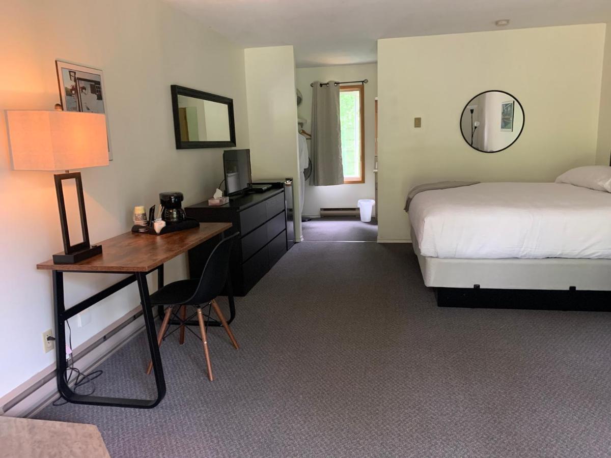 Colonial Bay Motel&Cottages Huntsville Esterno foto