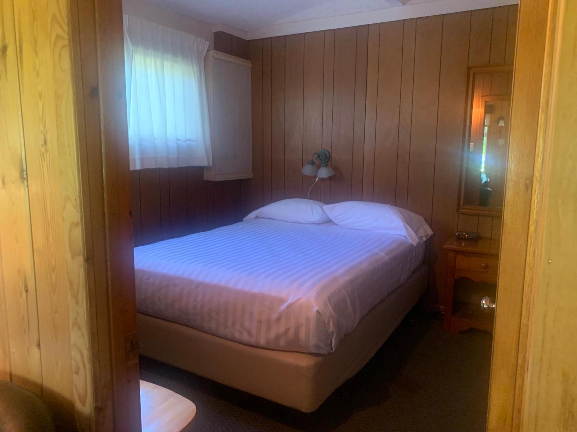 Colonial Bay Motel&Cottages Huntsville Esterno foto