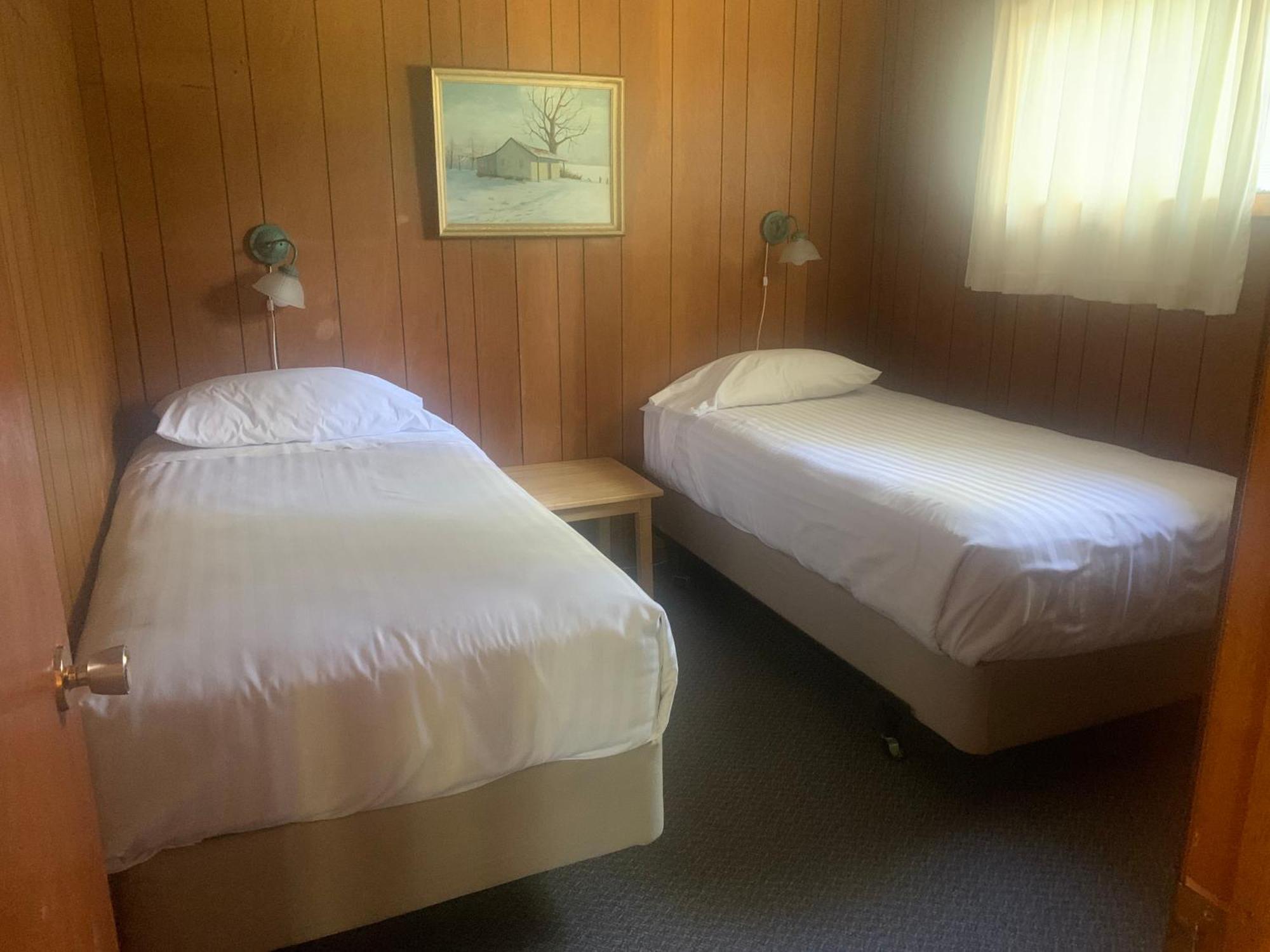 Colonial Bay Motel&Cottages Huntsville Esterno foto
