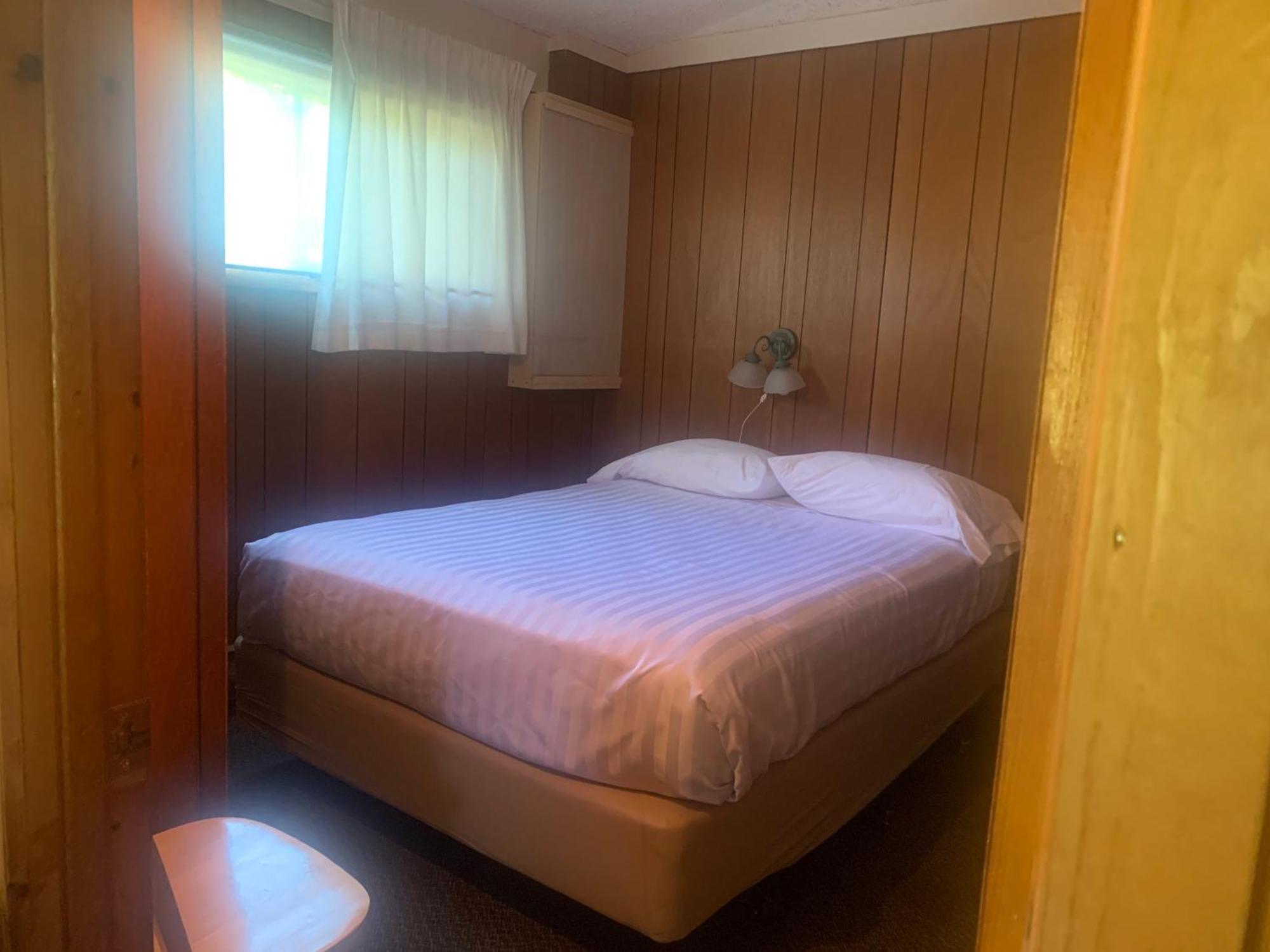 Colonial Bay Motel&Cottages Huntsville Esterno foto