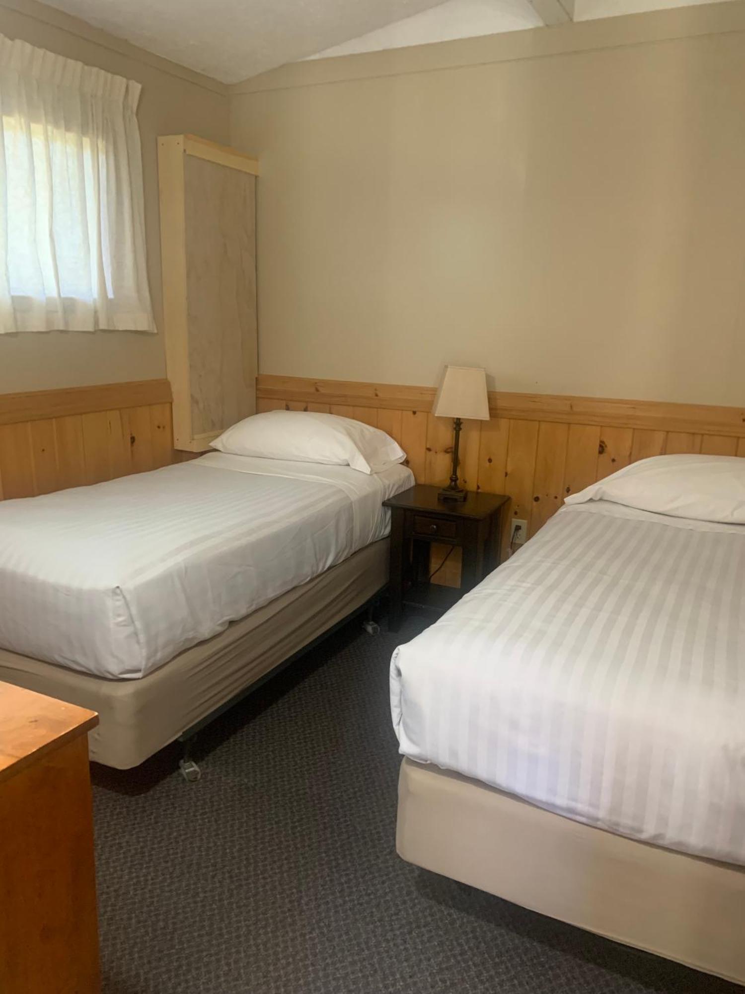 Colonial Bay Motel&Cottages Huntsville Esterno foto