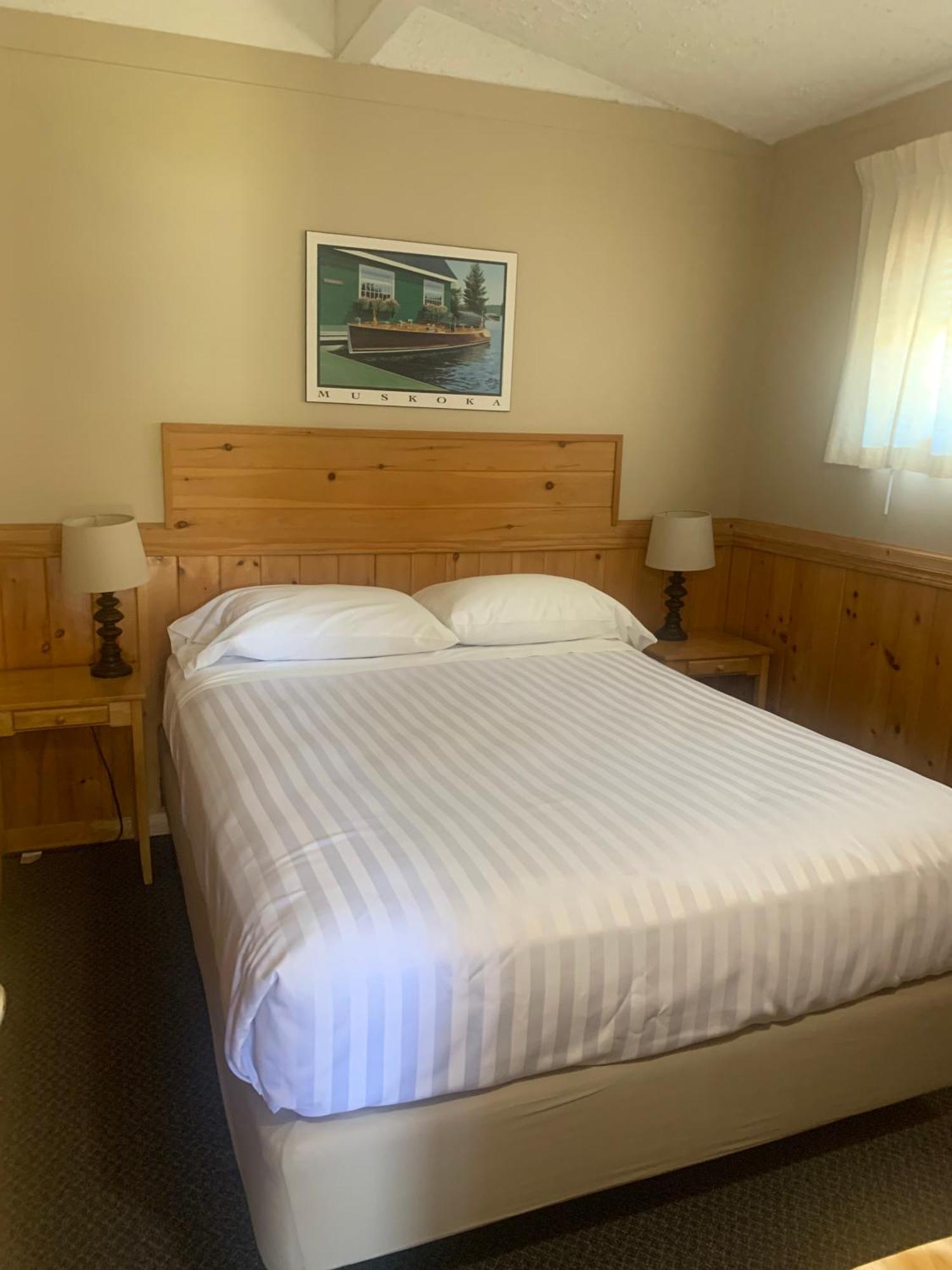 Colonial Bay Motel&Cottages Huntsville Esterno foto