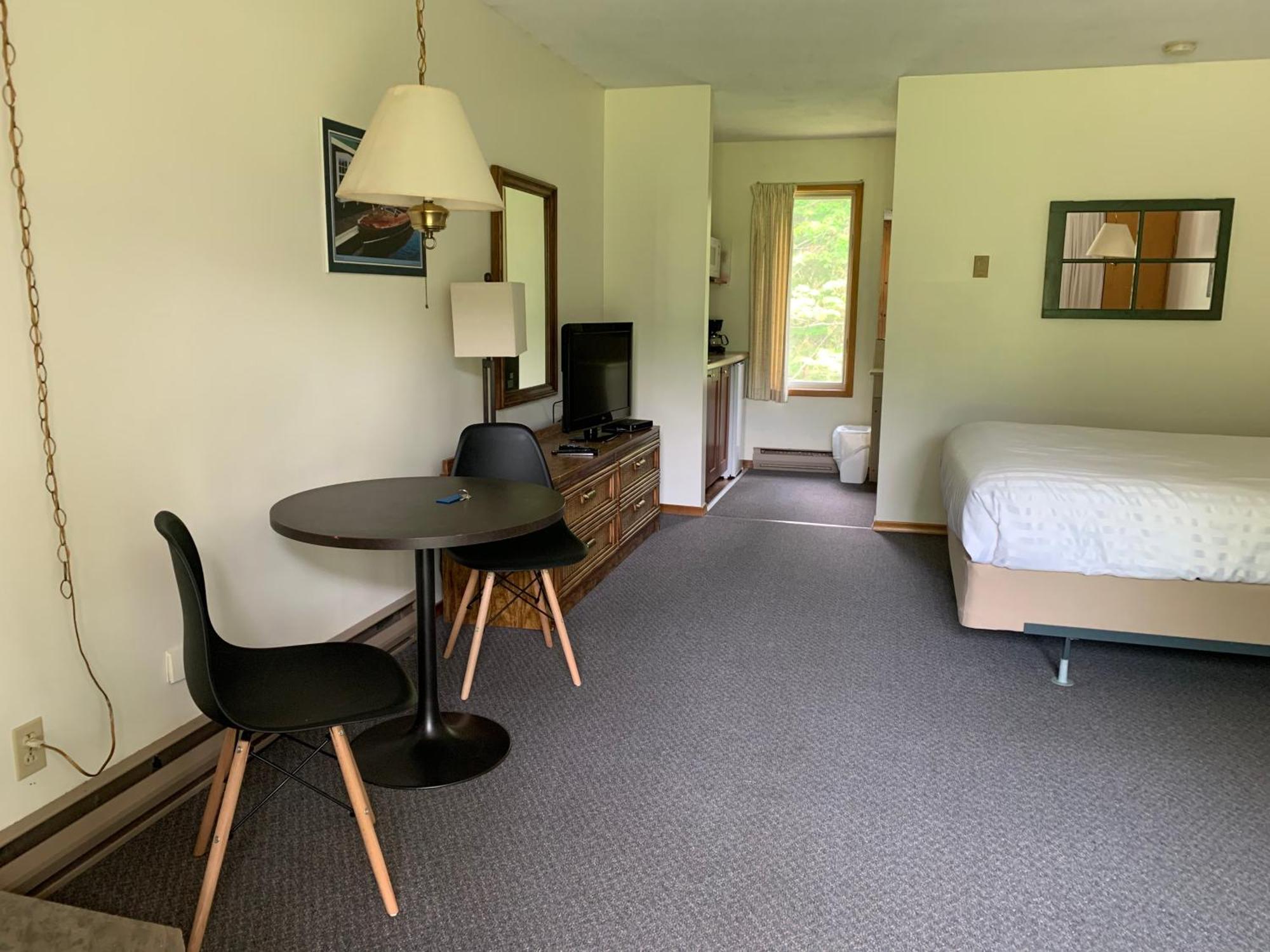 Colonial Bay Motel&Cottages Huntsville Esterno foto