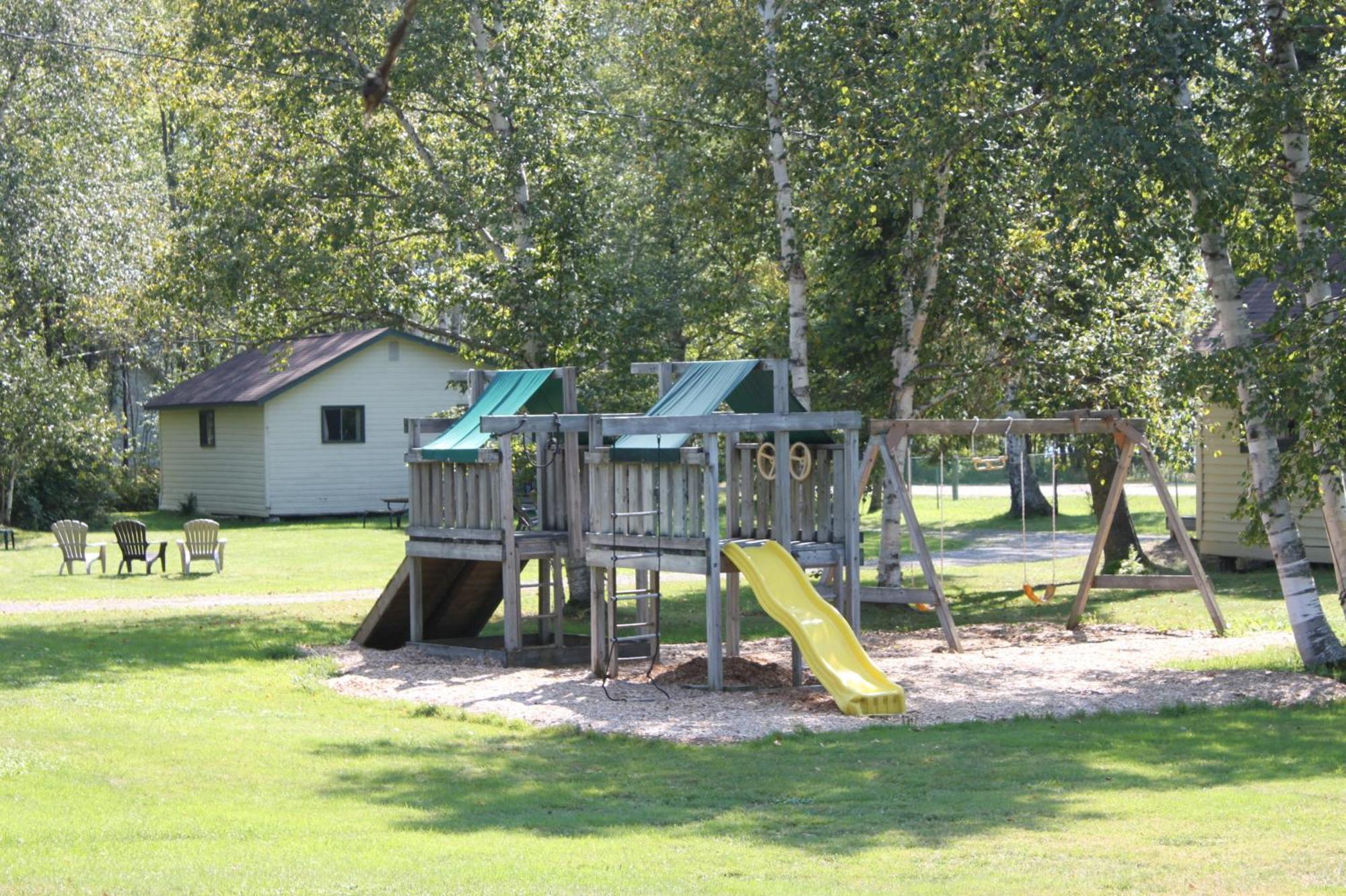Colonial Bay Motel&Cottages Huntsville Esterno foto