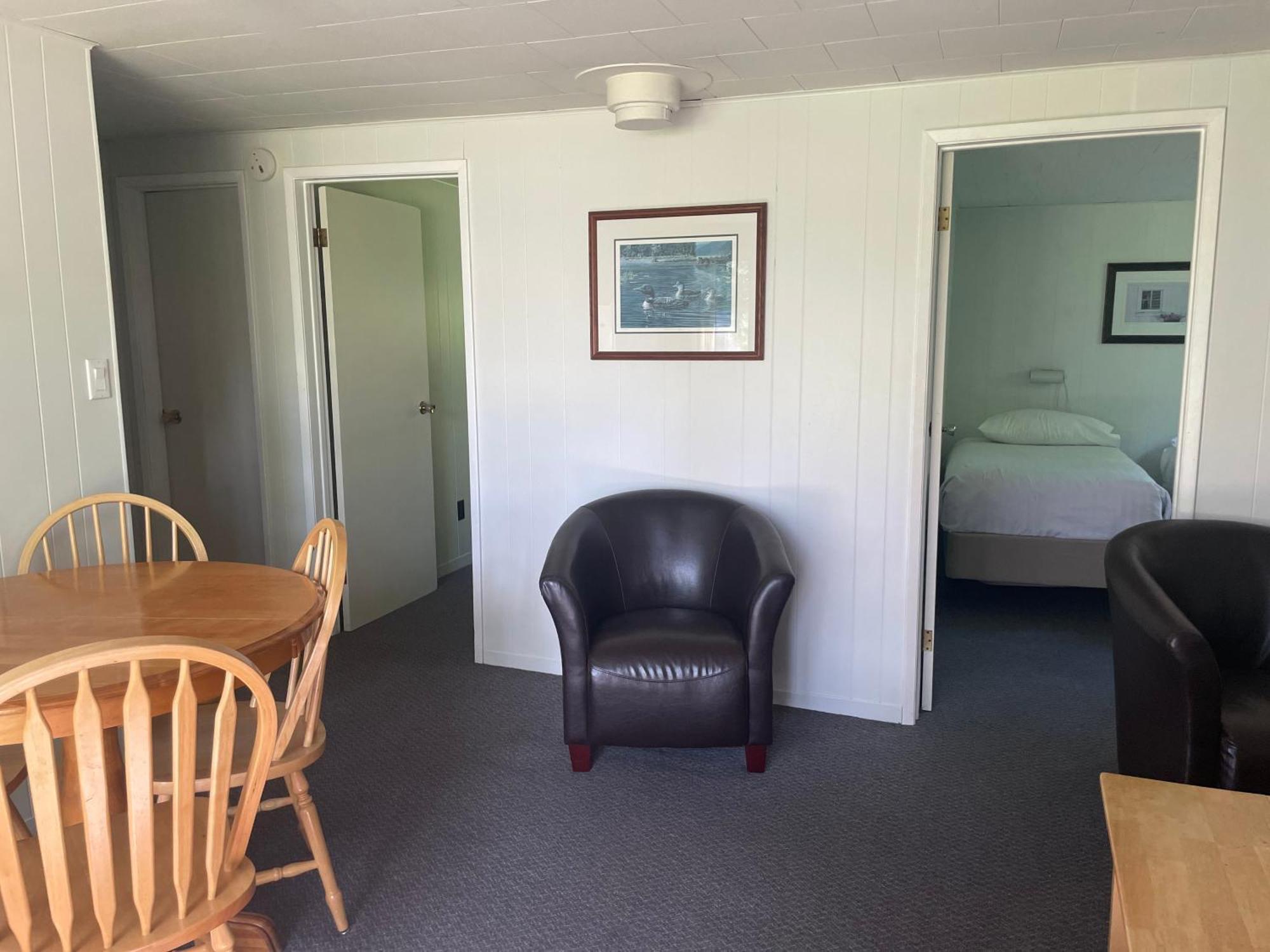 Colonial Bay Motel&Cottages Huntsville Esterno foto