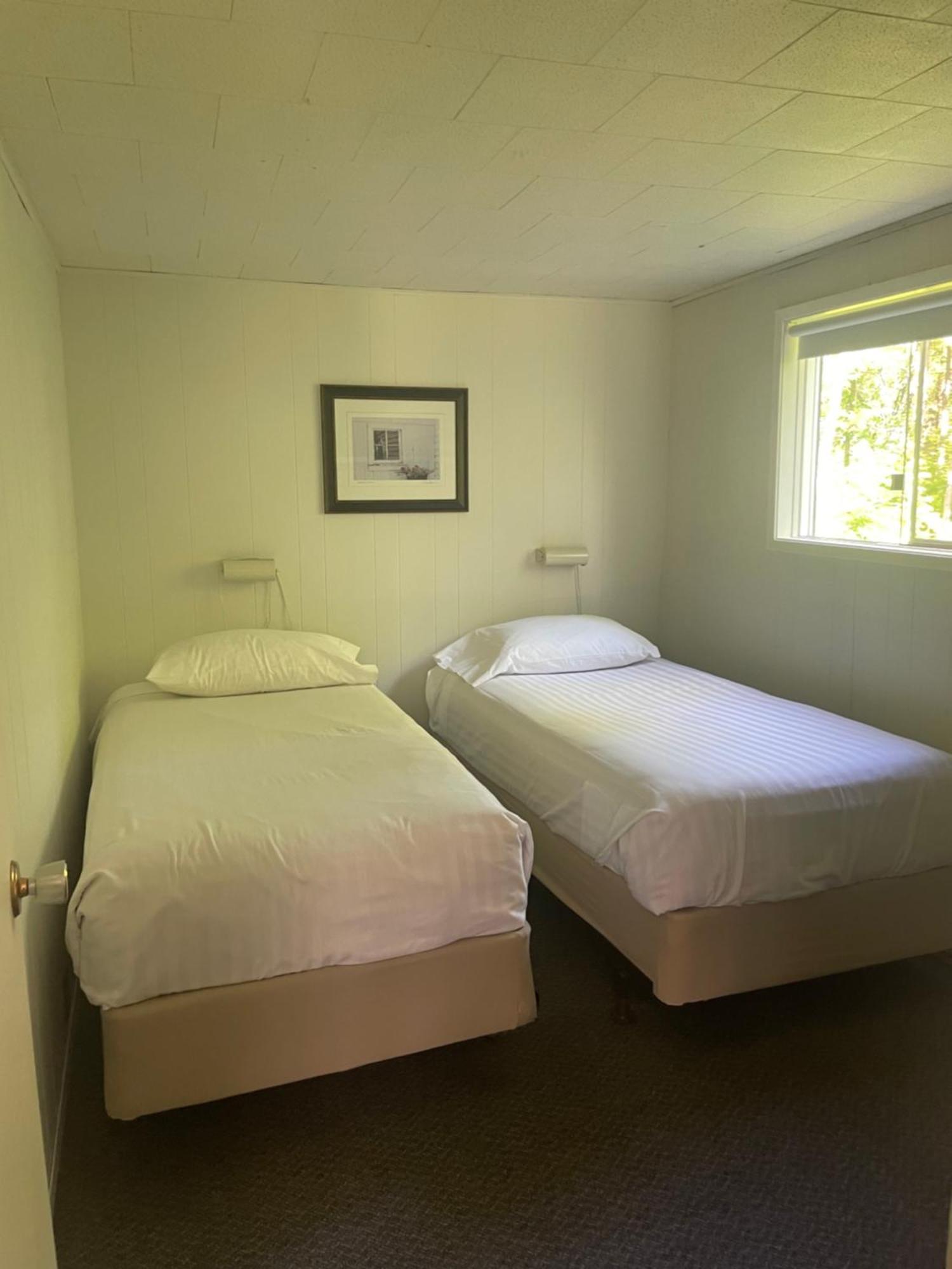 Colonial Bay Motel&Cottages Huntsville Esterno foto